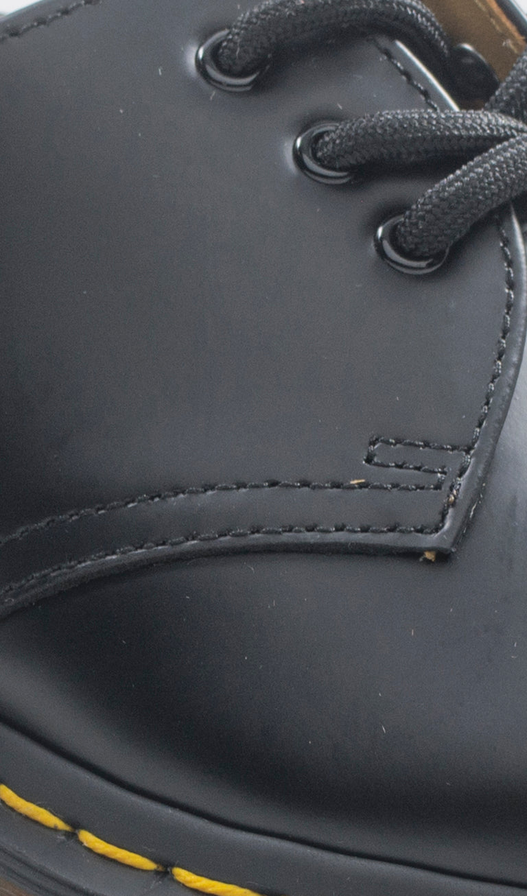 DR. MARTENS Strignata donna nera in pelle