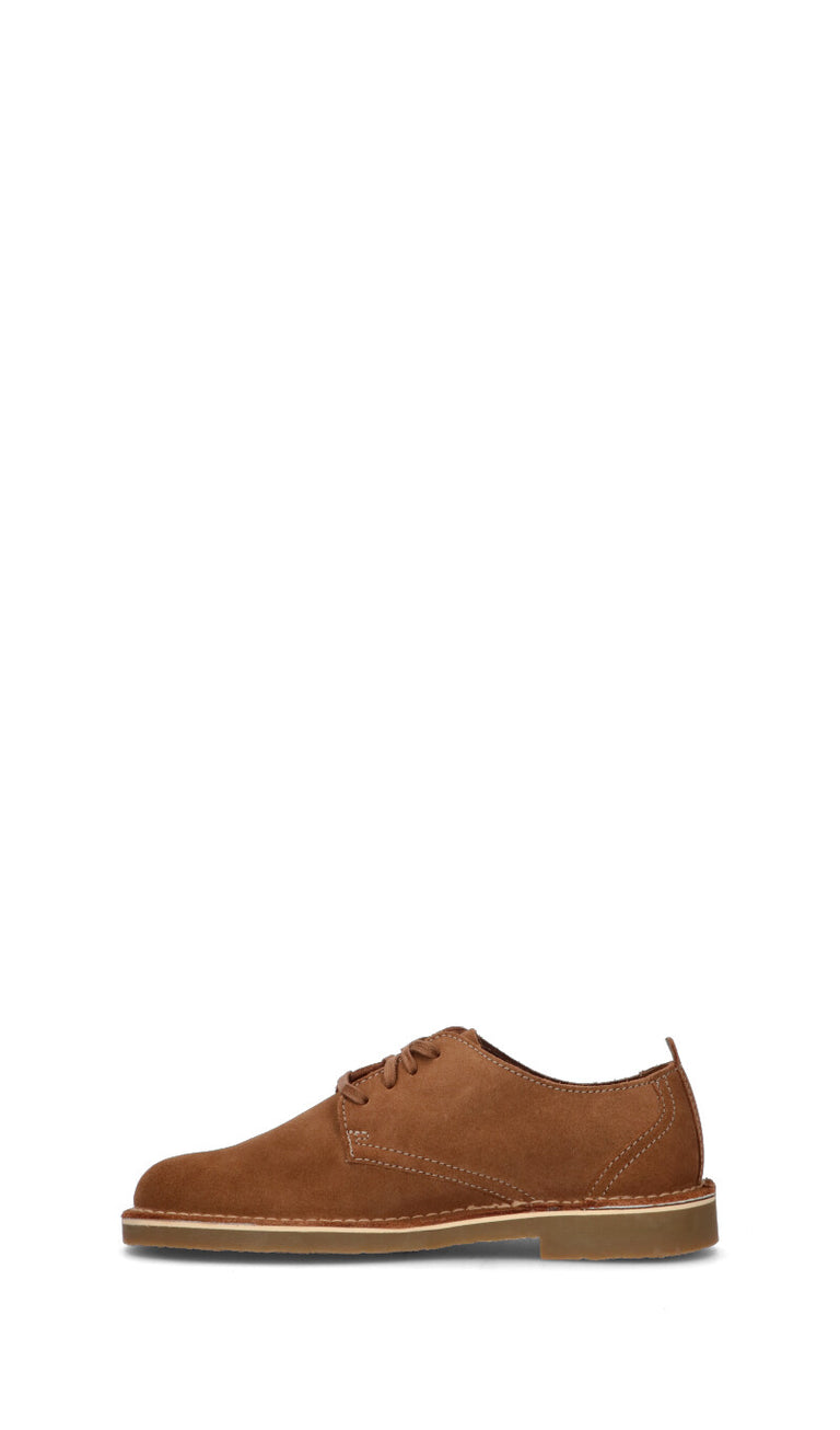CLARKS ESSENTIALS Stringata uomo cognac in suede