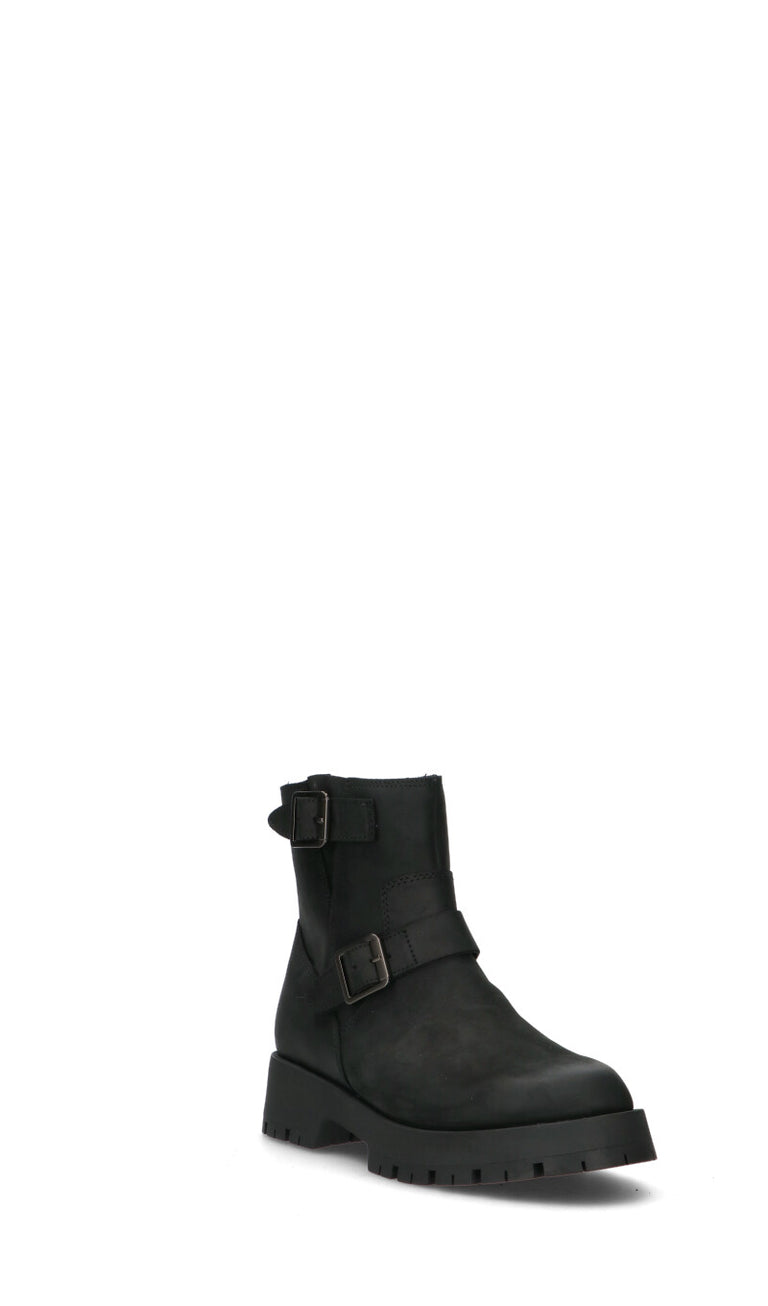 CLARKS ESSENTIALS