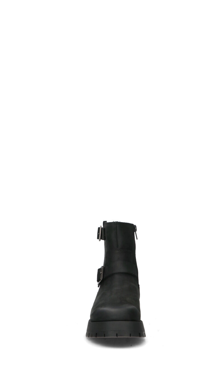 CLARKS ESSENTIALS