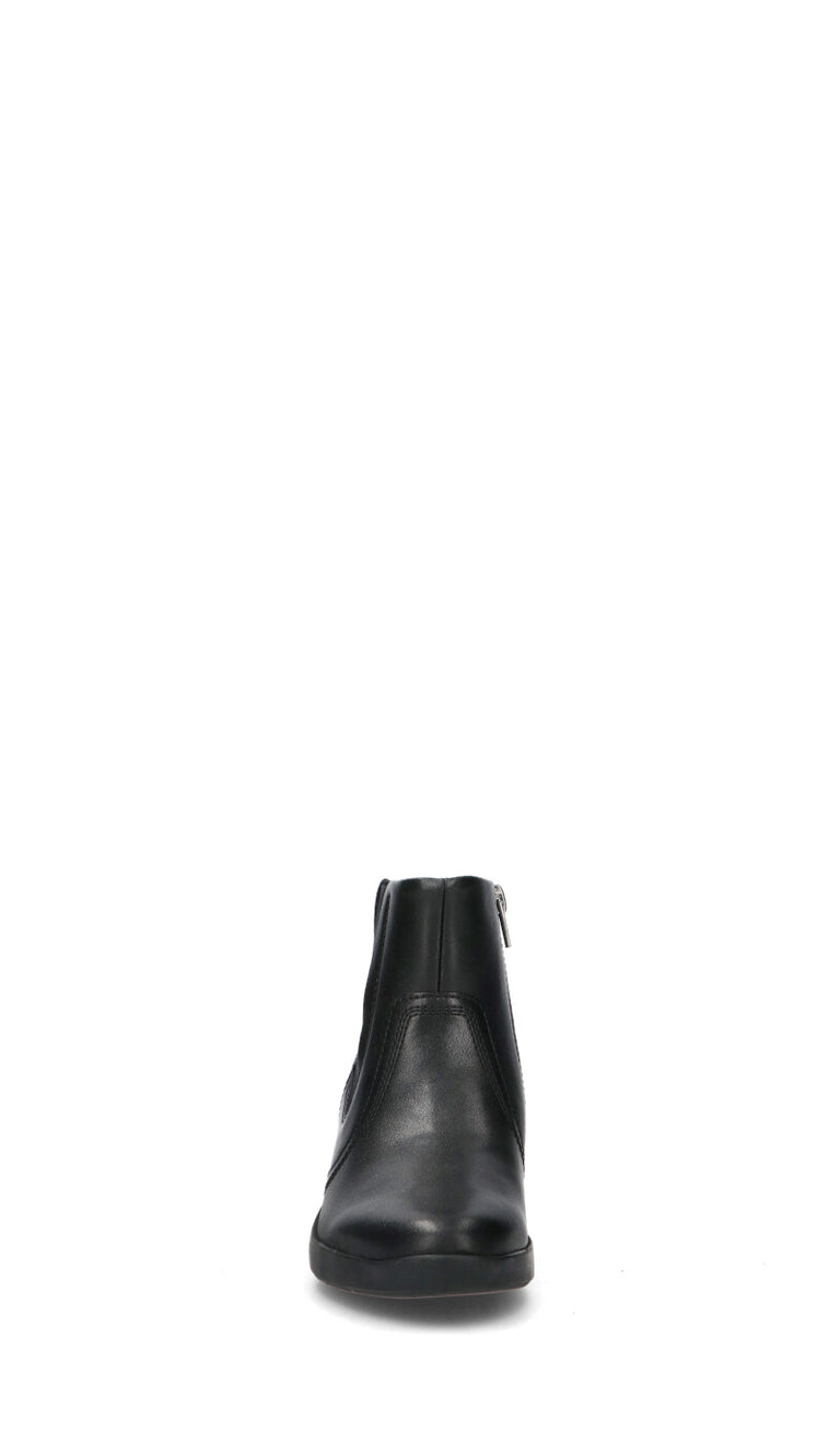CLARKS ESSENTIALS