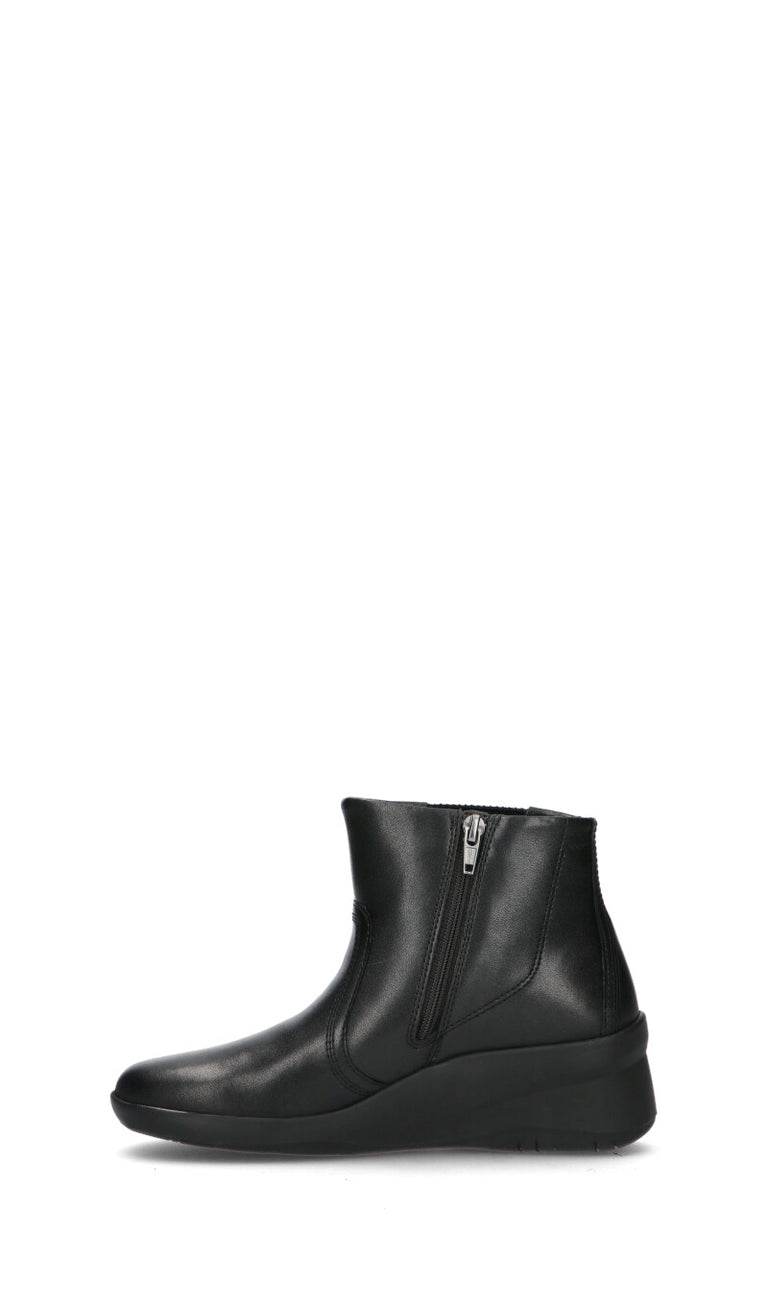 CLARKS ESSENTIALS