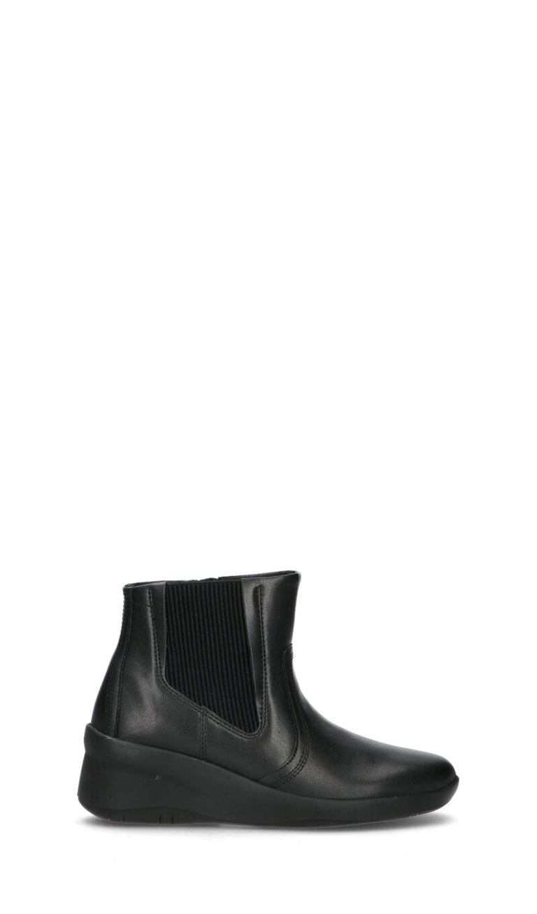 CLARKS ESSENTIALS