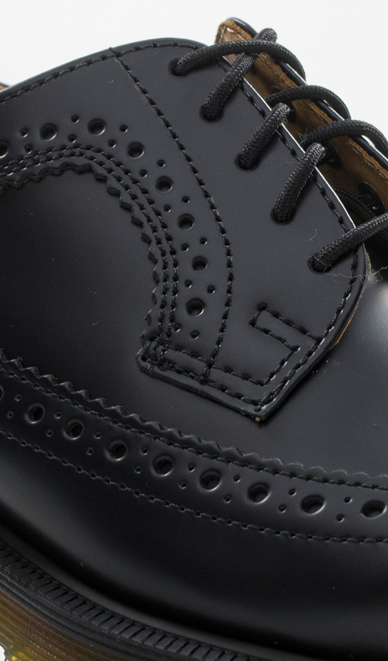 DR. MARTENS Stringata donna nera in pelle brogue