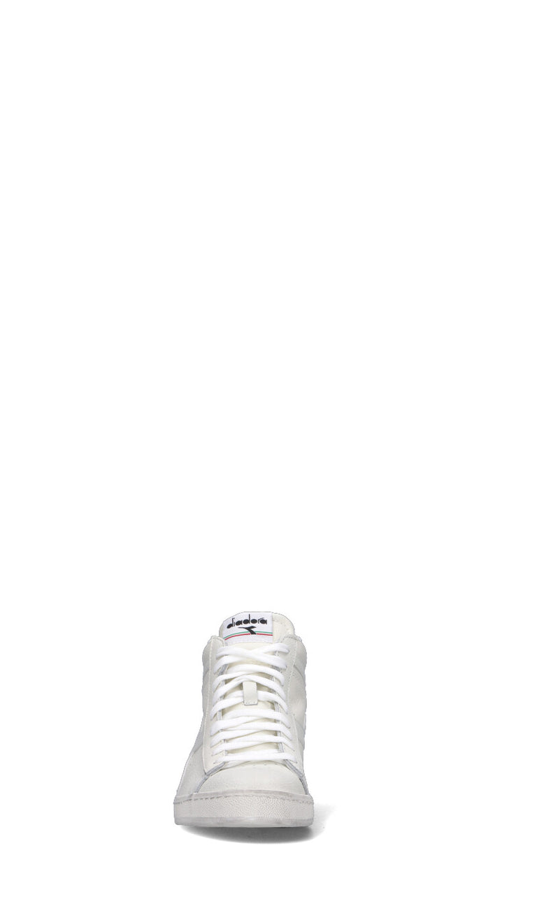 DIADORA