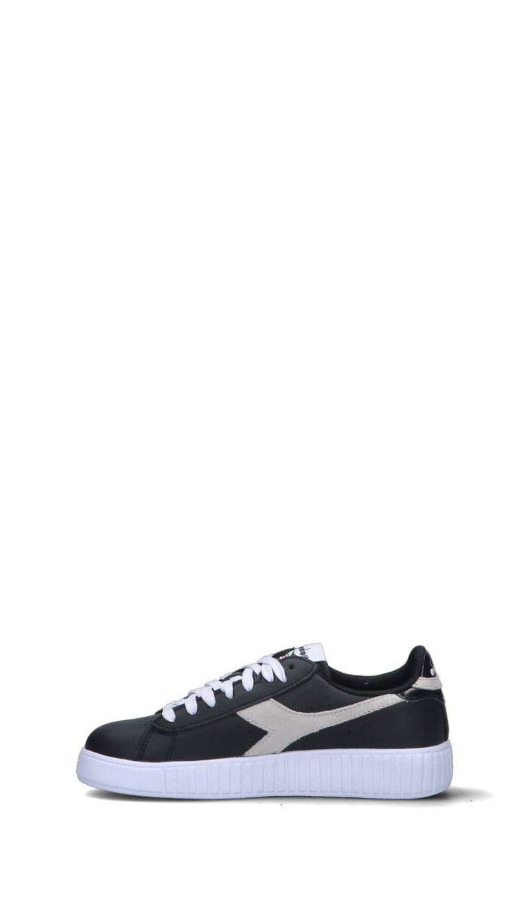 DIADORA