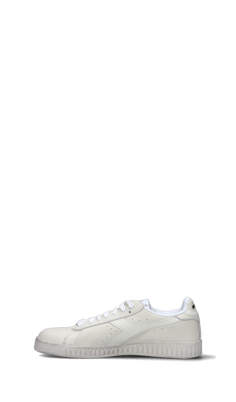 DIADORA