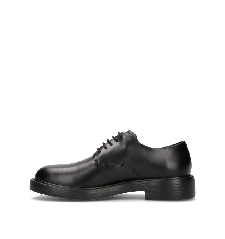 CAMPER Stringata uomo nera in pelle