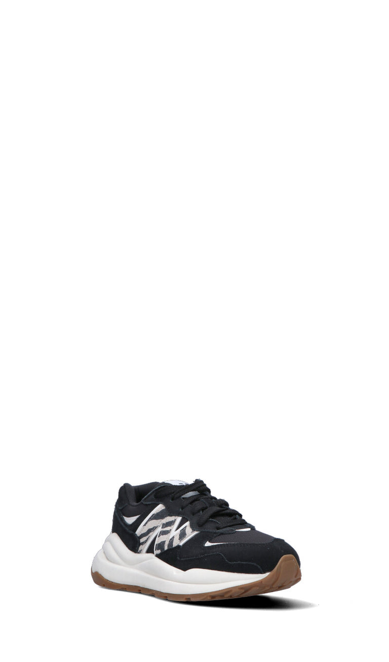 NEW BALANCE Sneaker donna nera in suede