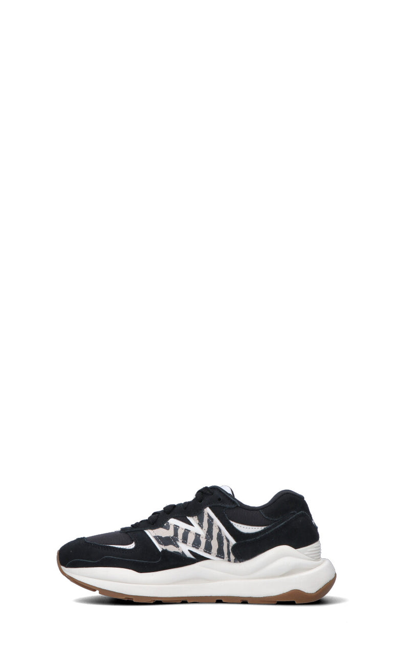 NEW BALANCE Sneaker donna nera in suede