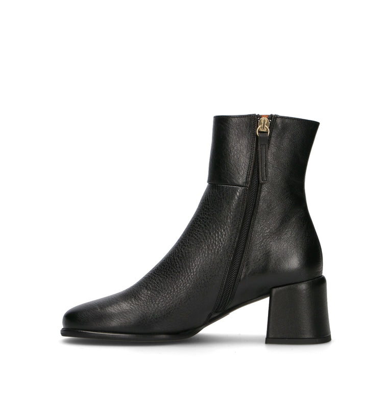 ANGEL ALARCON Tronchetto donna nero in pelle