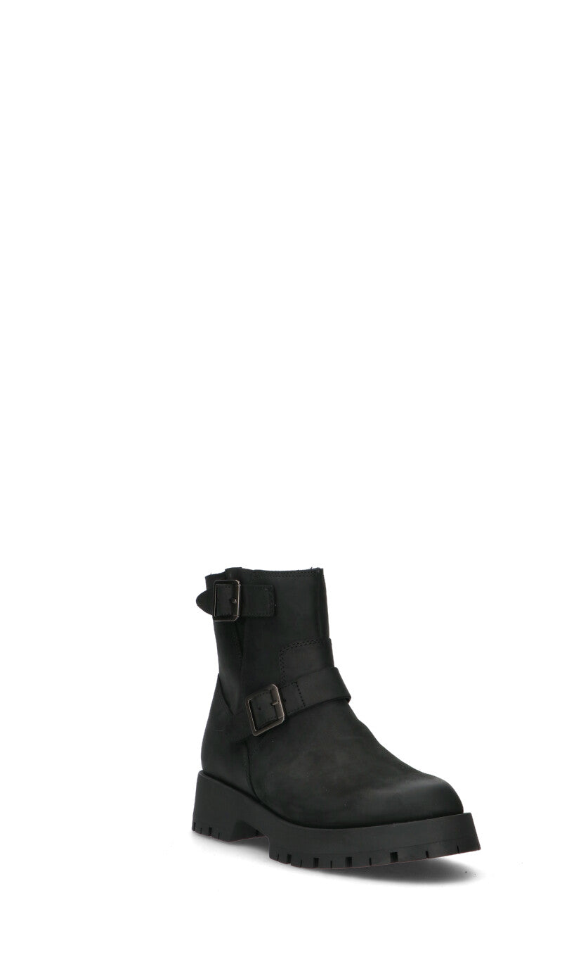 CLARKS ESSENTIALS