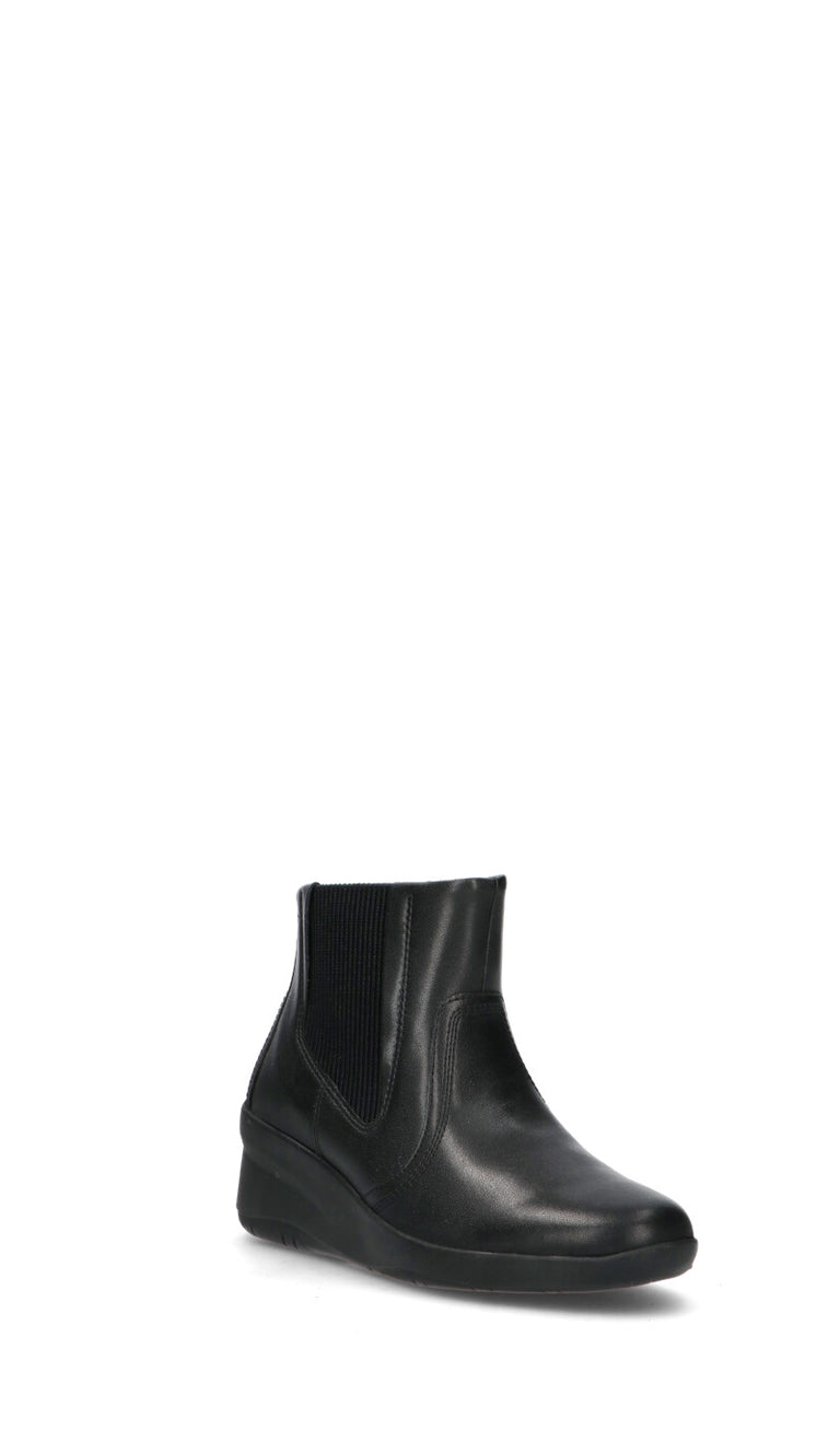 CLARKS ESSENTIALS