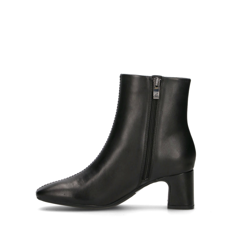 CLARKS CORE FERNIER ZIP Tronchetto donna nero in pelle