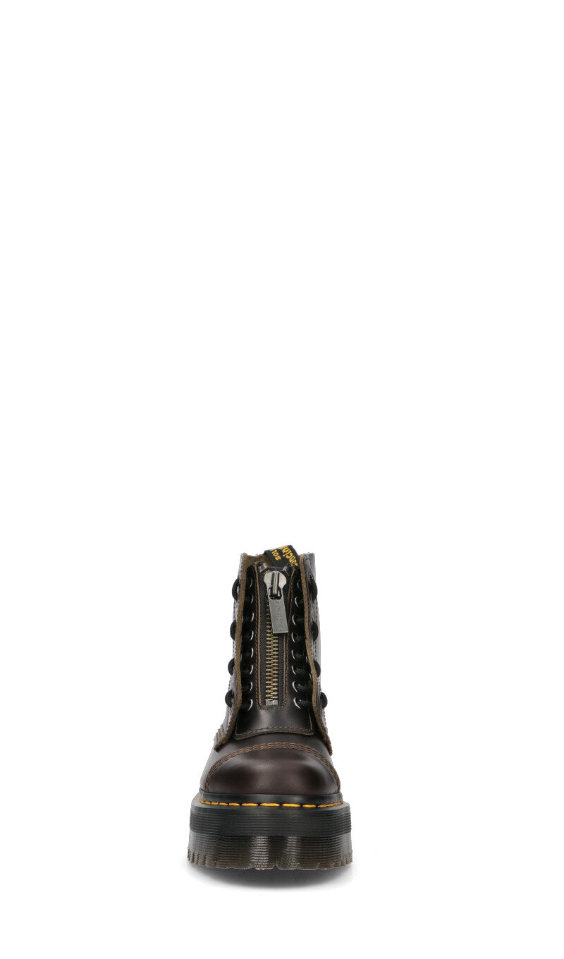 DR. MARTENS - SINCLAIR Anfibio donna marrone in pelle. Realizzato in pelle di alta qualità, il Sincl