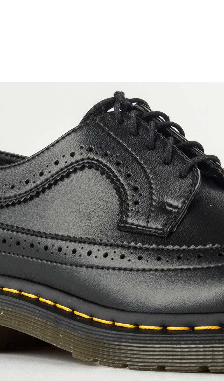 DR. MARTENS VEGAN Stringata donna nera brogue