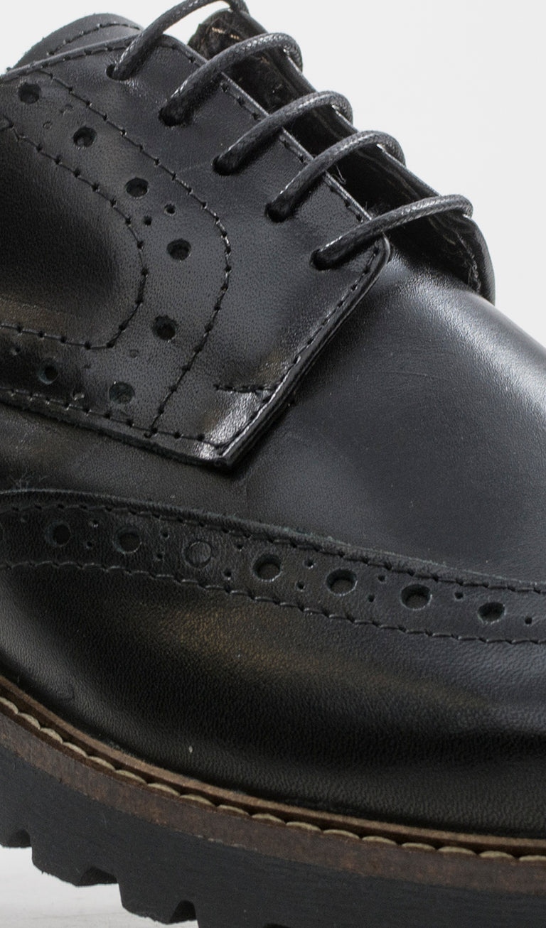 NEROFUMO Stringata uomo nero in pelle brogue