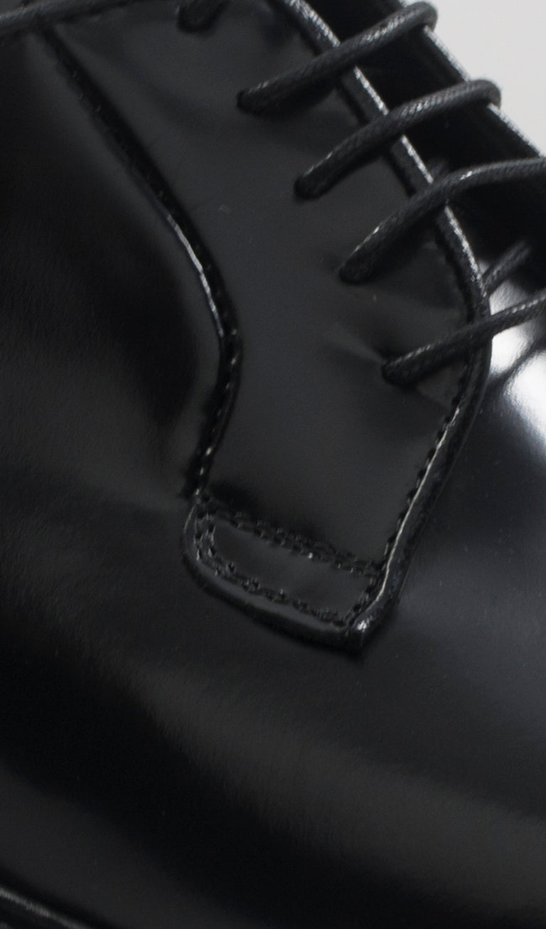 HOLE B. Stringata uomo nera in pelle