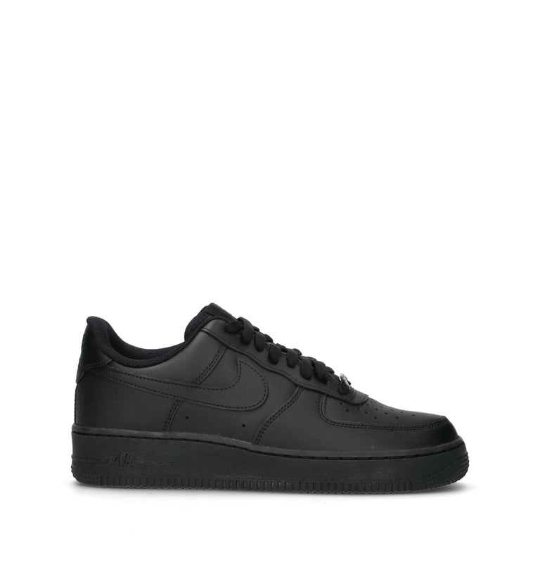 NIKE AIR FORCE 1 '07 Sneaker uomo nera in pelle