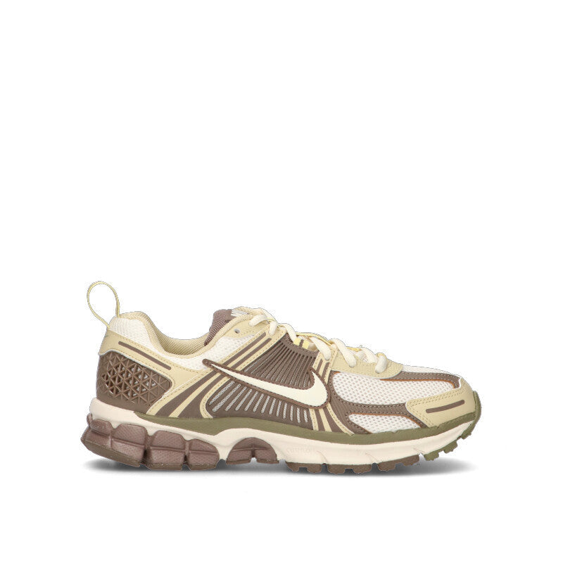 NIKE VOMERO 5 (GS) Sneaker ragazzi marrone/avorio
