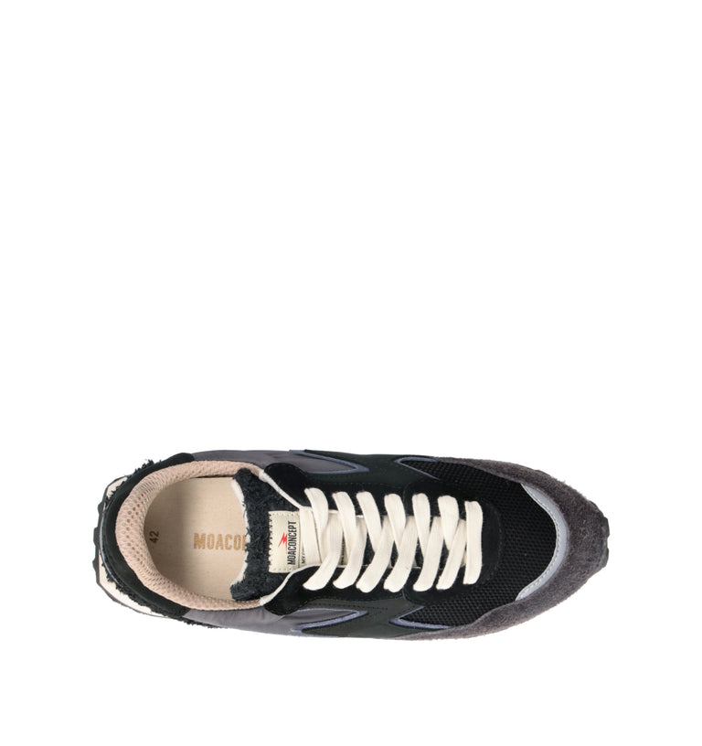 MOACONCEPT Sneaker uomo nera in pelle scamosciata e tessuto. La tomaia combina mesh, suede e nylon t