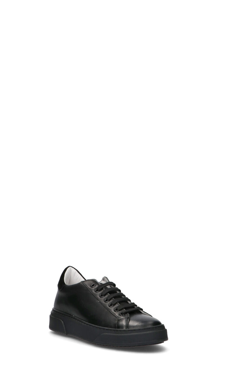 NEROFUMO Sneaker uomo nera in pelle