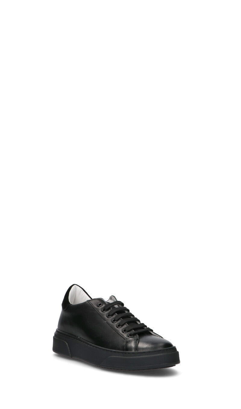 NEROFUMO Sneaker uomo nera in pelle