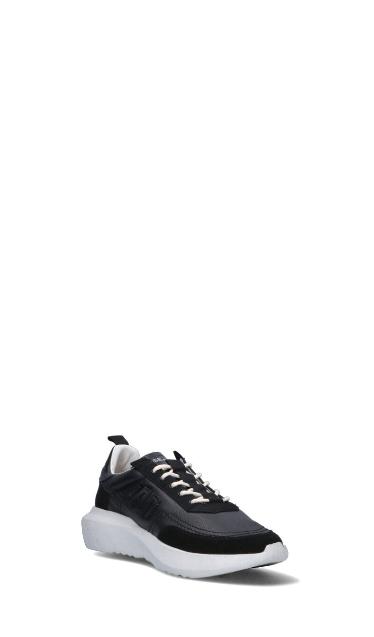 ESSEUTESSE Sneaker uomo nera in pelle