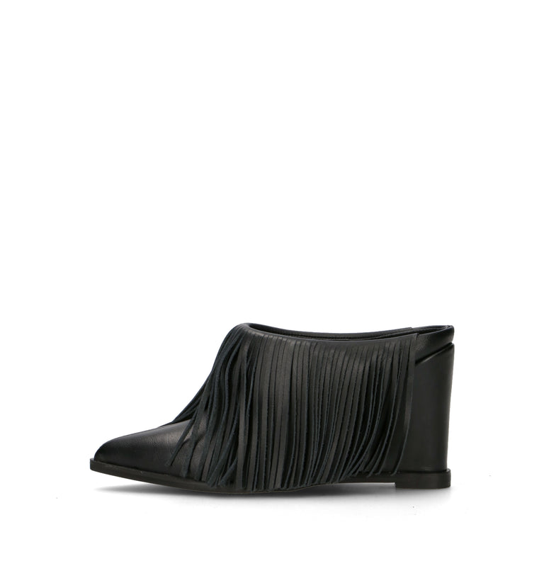 EXE Sabot donna nero in pelle con frange