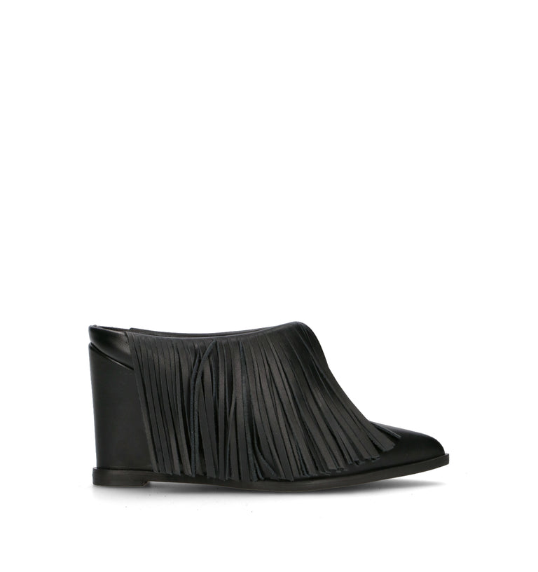 EXE Sabot donna nero in pelle con frange